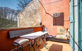 Plein Sud - Appartement de charme avec terrasse à Fontaine-de-Vaucluse